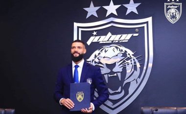 Prezantim special për yllin e Kosovës, Liridon Krasniqi nënshkruan me gjigantin Johor