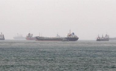 Piratët sulmojnë anijen cisternë në brigjet e Nigerisë, marrin peng 19 anëtarë të ekuipazhit