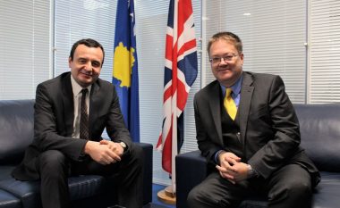 Kurti takohet me ambasadorin Abbott, shpreh gatishmërinë për të bashkëpunuar me qeverinë e re britanike