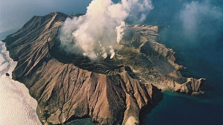 Numri i vdekjeve në fatkeqësinë e vullkanit në Zelandën e Re arrin në 17