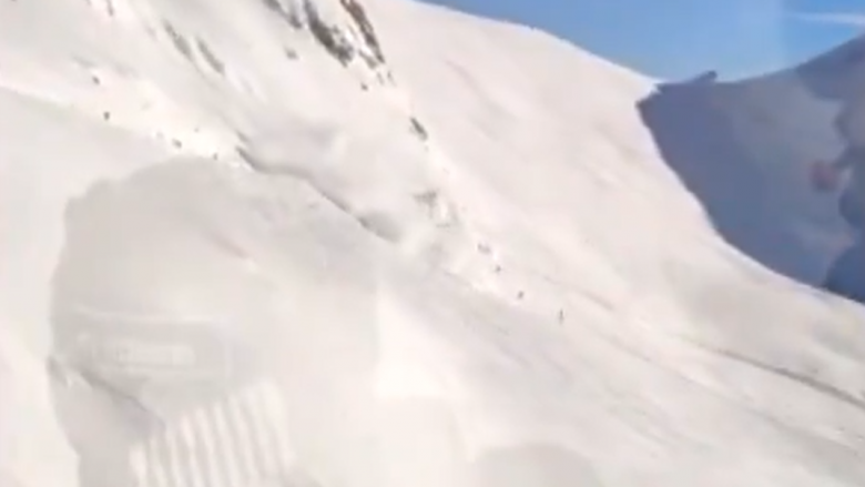 Pamje dramatike, momenti kur orteku mbulon skiatorët në malet e Zvicrës