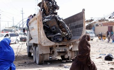Bomba në kamion vret të paktën 90 njerëz në Somali – plagosen dhjetëra të tjerë