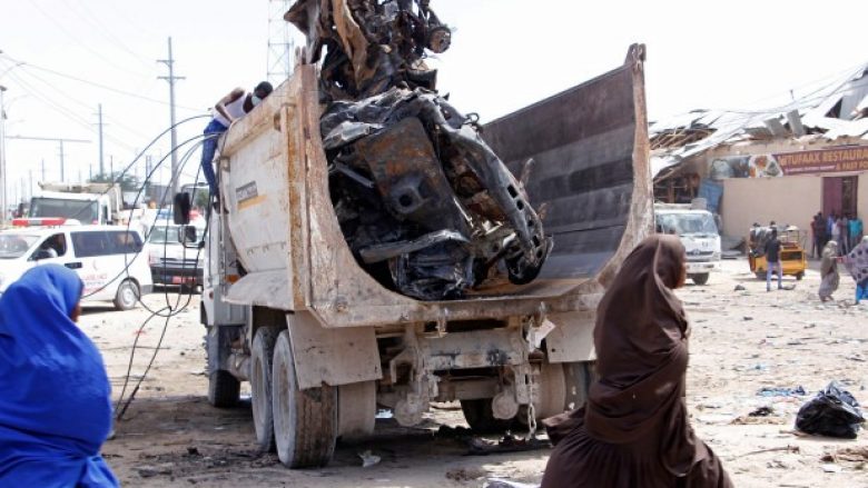 Bomba në kamion vret të paktën 90 njerëz në Somali – plagosen dhjetëra të tjerë