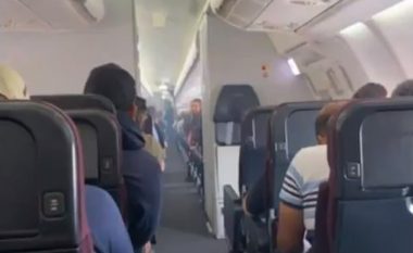 Aeroplani bëri ulje emergjente në Australi pas 20 minutash, udhëtarët u detyruan të largohen me urgjencë pasi brendia nisi të mbushet me tym