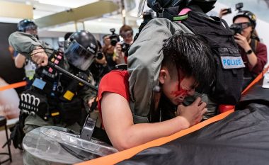 Arrest për 15 protestues në Hong Kong që kishin shënjestër qendrat tregtare në zonat kufitare, sulmonin blerësit dhe turistët kinezë