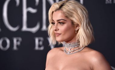 Poza me bikini dhe vallëzim sensual nga Bebe Rexha