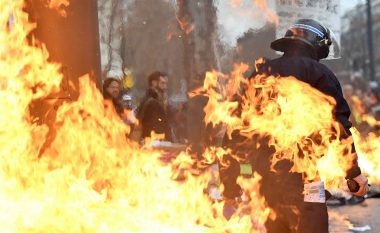 Demonstrata të dhunshme në Paris për tri ditë më radhë, policia hodhi gaz lotsjellës për të shpërndarë aktivistët