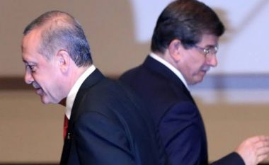 Ish-kryeministri Davutoglu formon parti të re, për të sfiduar Erdoganin