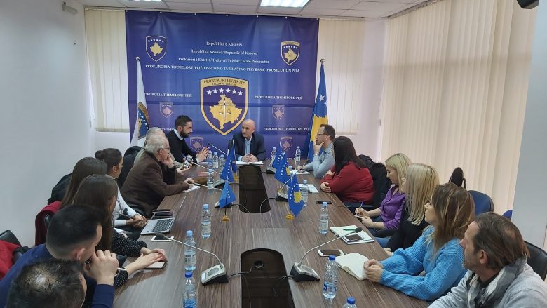 Kryeprokurori i Prokurorisë se Pejës mban takim me shoqërinë civile dhe mediat