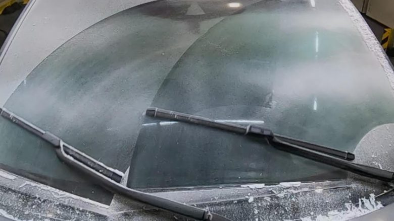 Fshesat me ngrohëse të Lincoln Aviator mundësojnë shkrirjen e shpejtë të xhamit të veturës