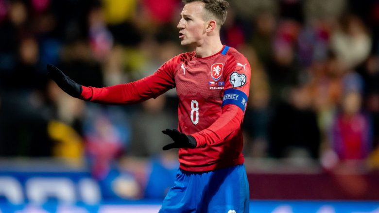 UEFA e dënon Republikën Çeke për fyerjet dhe hedhjeve të gjësendeve në ndeshje ndaj Kosovës