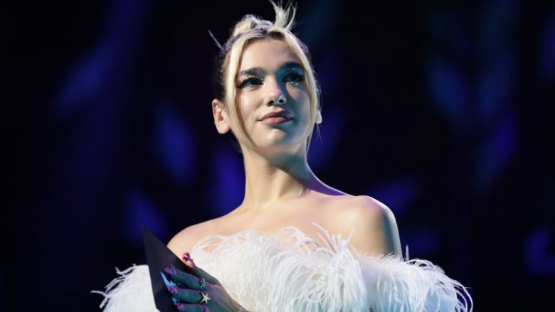 Dua Lipa fton fansat ta përkrahin Partinë Laburiste në zgjedhjet e përgjithshme në Britani