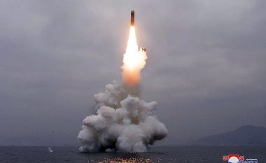 Koreja e Veriu e ka kryer një test të dytë të hedhjes së raketave brenda një jave, në përpjekje të zhvillojë armë që të mbrohet nga sulmet bërthamore