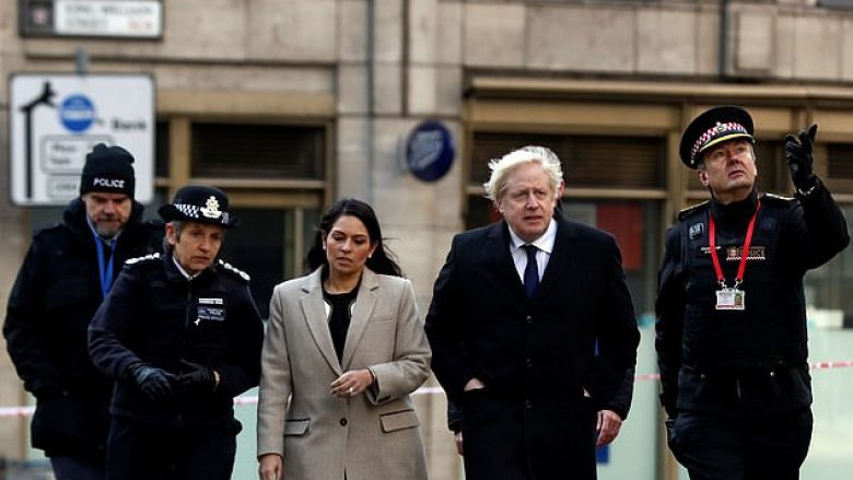 Kryeministri britanik kritikon lirimin e hershëm të sulmuesit në Londër, kërkon ndryshimin e ligjeve për të drejtat e njeriut