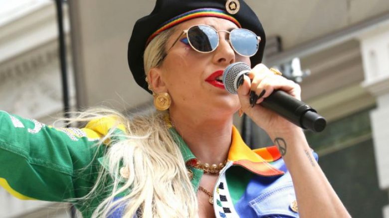 Lady Gaga tregon se nuk e mban mend herën e fundit kur është larë