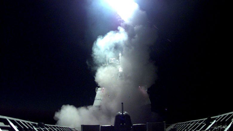 Raketa Tomahawk lëshohet nga luftanija amerikane “USS Philippine Sea” e pozicionuar në detin Adriatik (24 mars 1999)