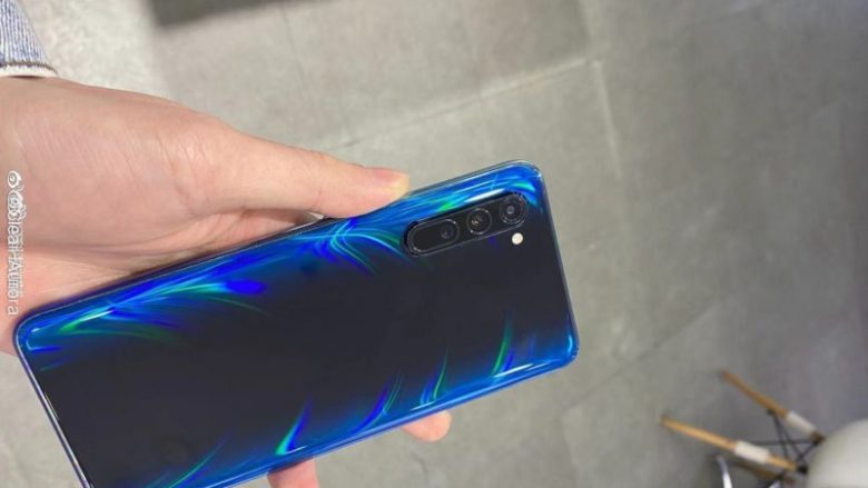 Oppo Reno3 5G shihet në imazhet reale