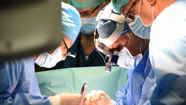 Në Klinikën e Kirurgjisë Torakale kryhen tri operacione me VATS, asistojnë ekspertë nga Turqia
