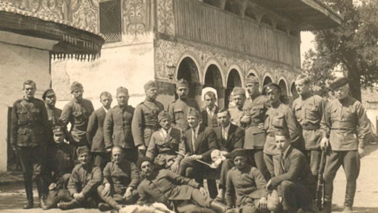 Babai im nga Xhukashvili, fqinji i Stalinit e truprojë i carit, që përmes Serbisë erdhi me Zogun në Shqipëri…