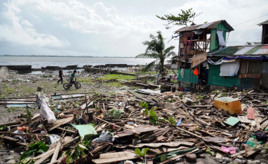 Fotografitë tregojnë shkatërrimin e tmerrshëm të Filipineve pas goditjes nga tajfuni