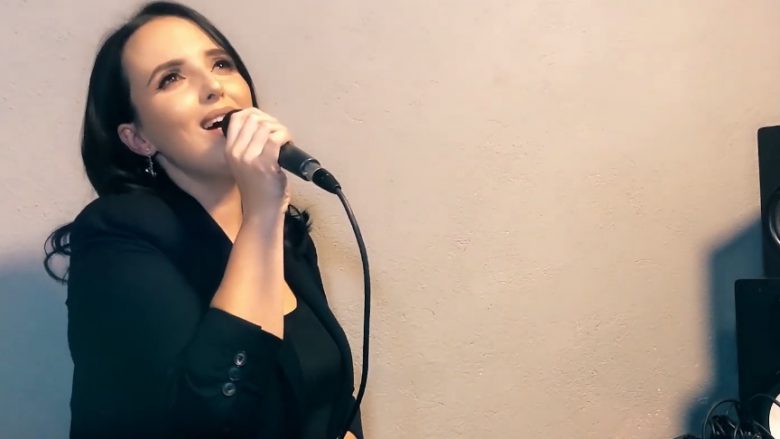 Mimoza Gashi sjell ‘cover’ këngën “Shko” të Adelina Ismailit