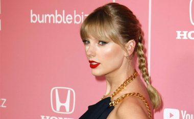 Kombinezon solemn për Vitin e Ri 2020: Inspirim mode i Taylor Swift-it