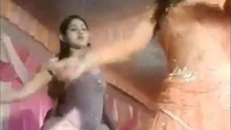 Valltarja u qëllua në fytyrë në një dasmë në Indi, vetëm pse ndaloi të pushonte mes dy këngëve