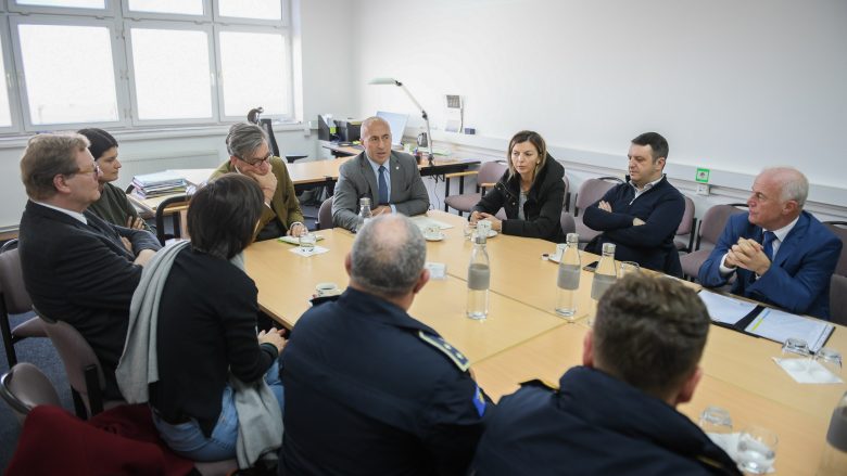 Haradinaj viziton të strehuarit nga Shqipëria në Parkun Inovativ në Prizren