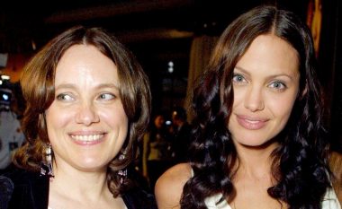 Shikoni si duket e ëma e Angelina Jolies: Bukuria vërtet është e trashëgueshme!