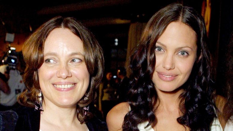 Shikoni si duket e ëma e Angelina Jolies: Bukuria vërtet është e trashëgueshme!