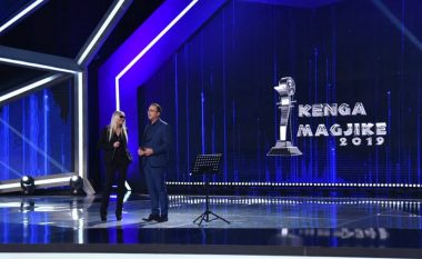 “Kënga Magjike” mirëpret në skenë të madhen Anna Oxa – artistja jep mesazh të fuqishëm për shqiptarët