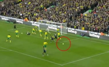 Arsenali e shënoi golin e dytë ndaj Norwichit në momentin që dy topa ishin në fushë