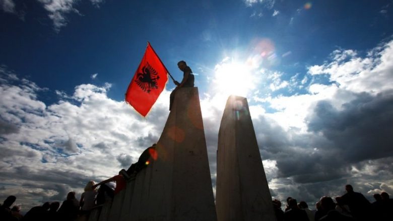 Miratohet ligji në Mal të Zi – shqiptarëve iu lejohet përdorimi dhe shfaqja publike e simboleve nacionale