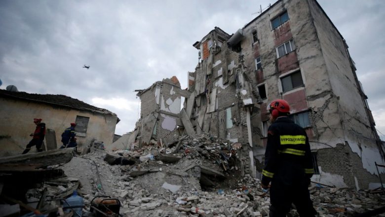 Mashtronin njerëzit duke kërkuar ndihma për të dëmtuarit nga tërmeti, arrestohet drejtori i fondacionit në Tiranë