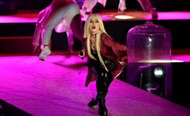 Ava Max publikon këngën e re “Salt”