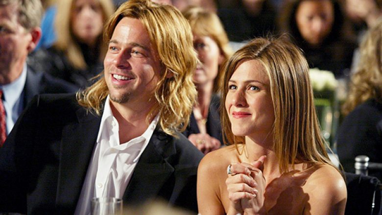 Jennifer Aniston ftoi në festën e Krishtlindjeve ish-bashkëshortin e saj, Brad Pitt