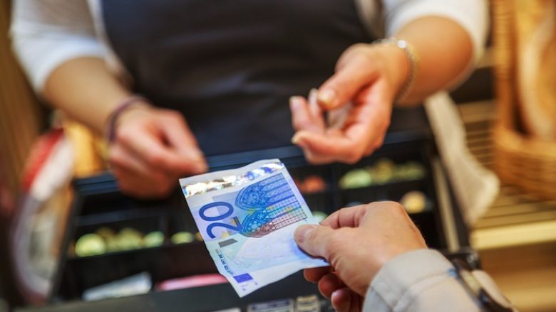90 për qind e transaksioneve në Shqipëri bëhen me para të gatshme