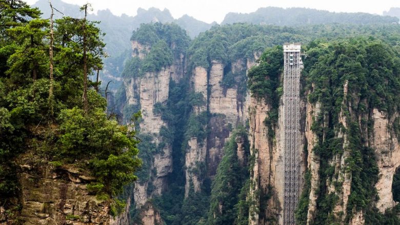 Vetëm për më të guximshmit: Ashensori më i lartë në botë varet në shkëmb  Cropped-Bailong-Elevator-China-1-1200x674-780x439