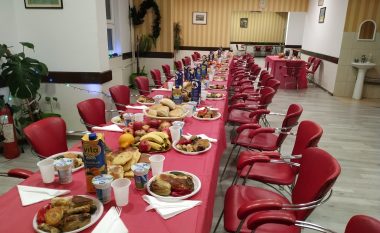 Darkë festive për banorët e Shtëpisë së të Moshuarve në Prishtinë