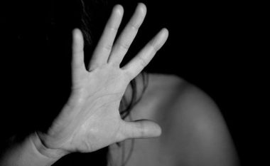 Dhunë në familje, burri rrah gruan në Fushë Kosovë