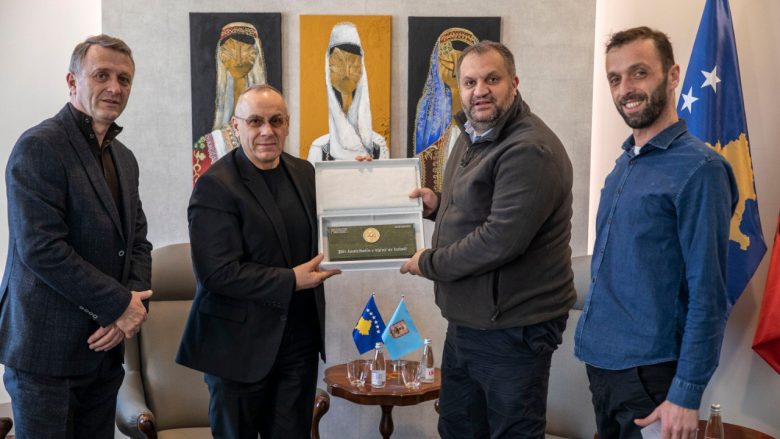FFK ia prezanton Ahmetit projektin e zgjerimit të stadiumit “Fadil Vokrri”