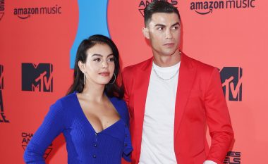 Ronaldo dhe familja e tij urojnë festat nga plazhi