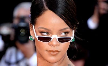 Rihanna thotë se albumi i saj i ri “R9” është gati, por nuk dëshiron ta lansojë akoma