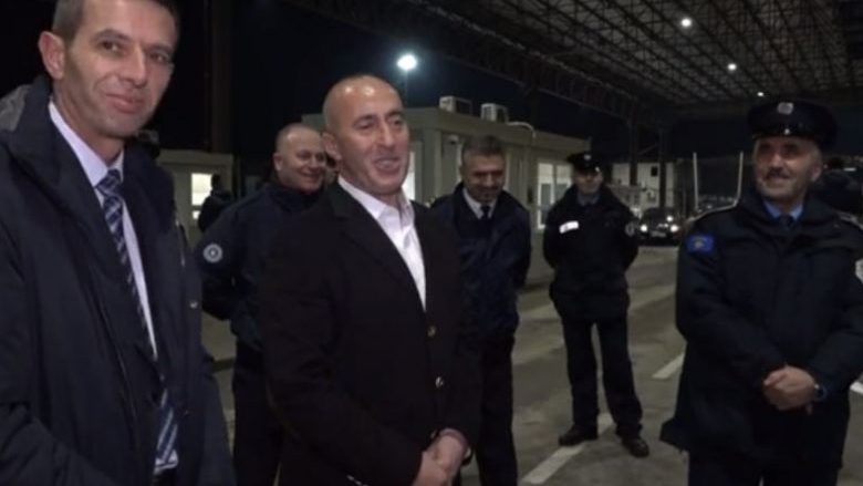 Haradinaj viziton pikën kufitare në Merdare, falënderon policët dhe doganierët