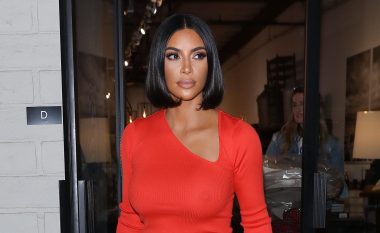 Kim Kardashian këtë herë e veshur pa asnjë të metë: Modeli më i popullarizuar i pantallonave kështu bartet!