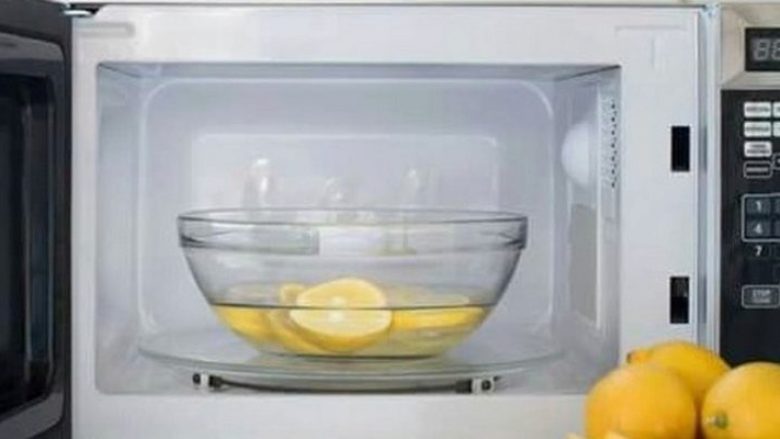 Truku me limon për ta pastruar mikrovalën