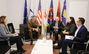 Mustafa takoi ambasadorin gjerman, e njofton për rrjedhjen e bisedimeve me Vetëvendosjen   