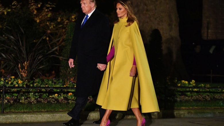 Cila është domethënia e palltos së verdhë të Melania Trumpit, e cila mori vëmendjen e të gjithëve?