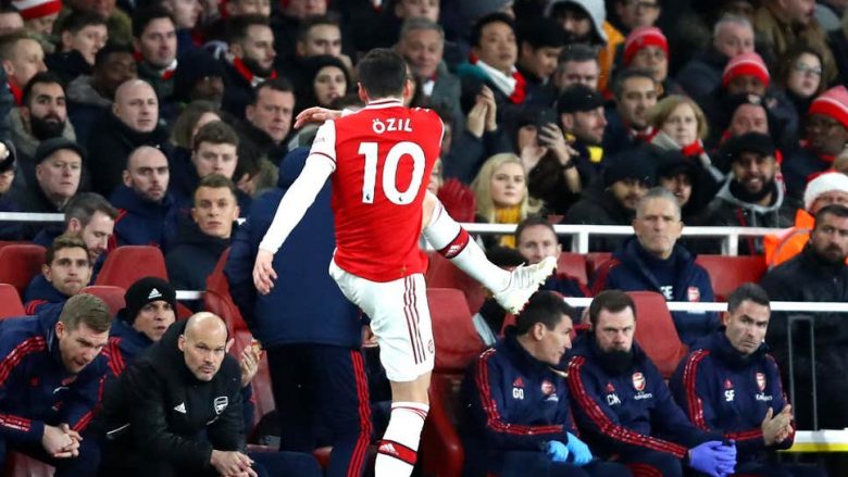 Ozil, i papërmbajtshëm te Arsenali – gjermani i nervozuar shkaku i zëvendësimit ndaj Cityt