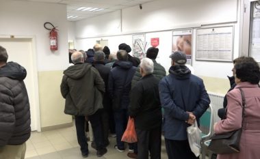 Dhënia e vaksinave kundër gripit sezonal ka krijuar tollovi në QKMF në Prishtinë
